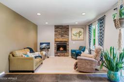 listing-thumbnails