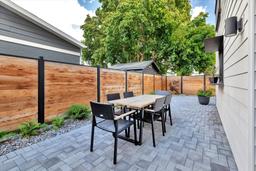 listing-thumbnails